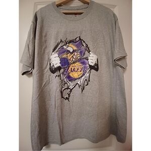 Laker's Men's T-shirt size XL